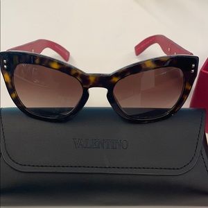 Sunglases Valentino